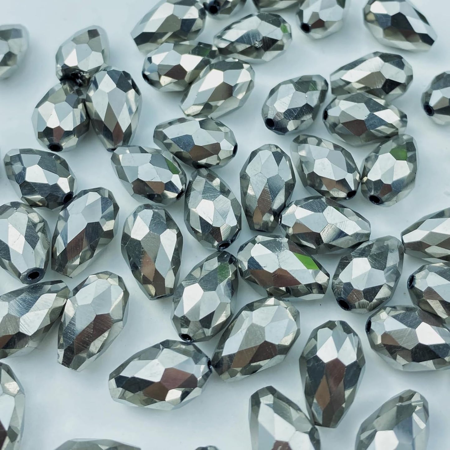 200pcs 4x6mm Teardrop Crystal Glass Beads Vertical Hole Faceted Glass Teardrop Spacer Beads for Bracelets Necklace Earring DIY Jewelry Making Craft(Silver)