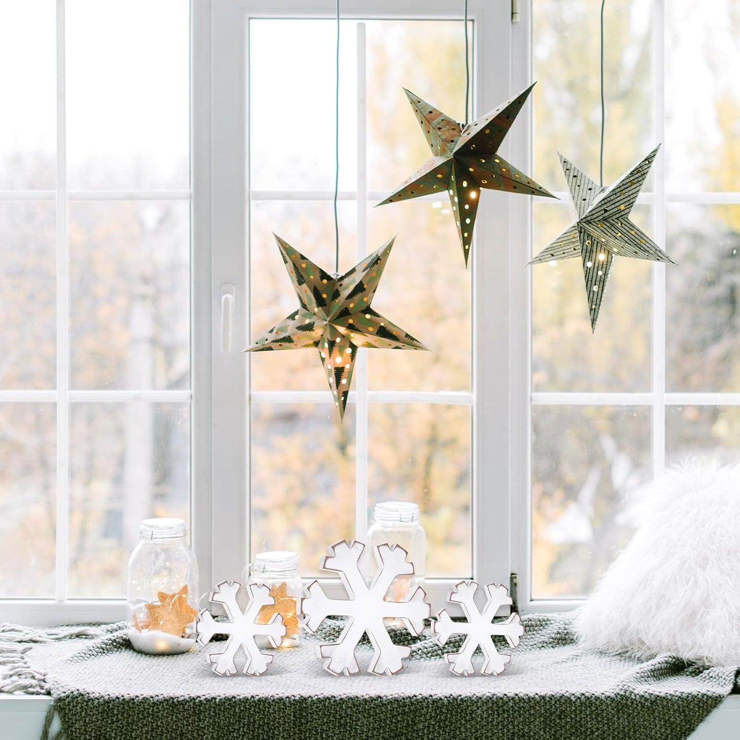 6Pcs Snowflake Decorations Christmas Decor White Winter Wooden Snowflakes Standing Christmas Tiered Tray Decor Table Signs Winter Wonderland Decorations for Indoor Home Xmas Shelf Fireplace Mantel