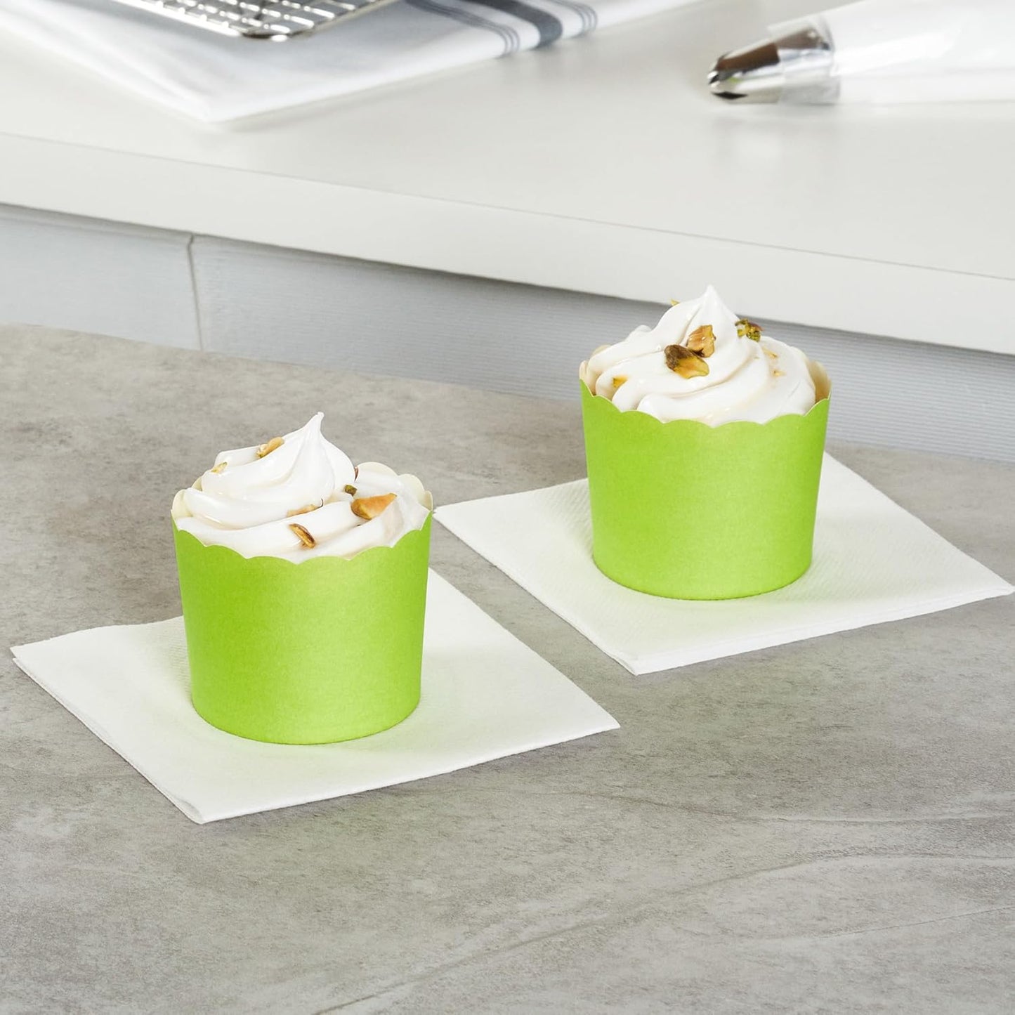 Panificio 6 Ounce Cupcake Wrappers, 200 Scalloped Baking Cups - Oven-Ready, Greaseproof, Green Paper Cupcake Liners, Disposable, For Birthdays, Baby Showers, Or Weddings - Restaurantware