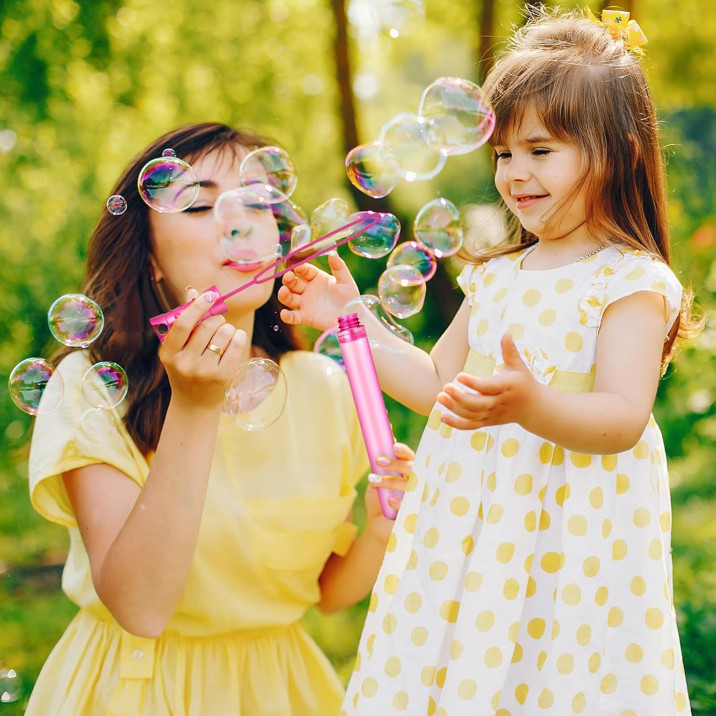 Bubble Wand, 12 Pcs Bubble Wands Bulk in 6 Colors, Bubble Party Favors for Kids, Summer Toys, Indoor Outdoor Activity, Themed Birthday, Wedding, for Girls & Boys
