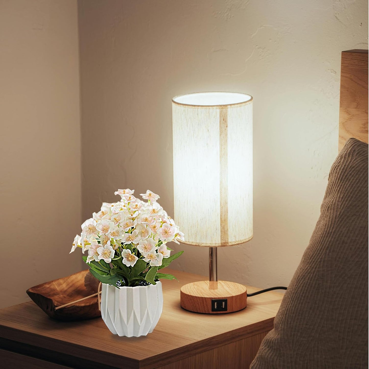 Artificial Flower Arrangement in Modern White Geometric Vase, Decorative Floral (Pink)